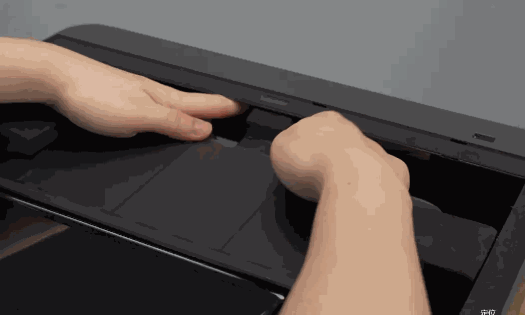 019_remove-front-top-foam-block-v2.gif
