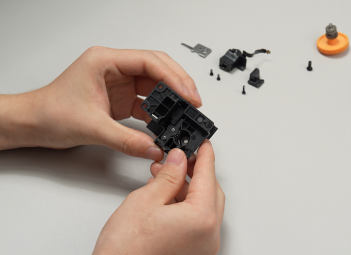 039_025_install_driven_gear_block.png