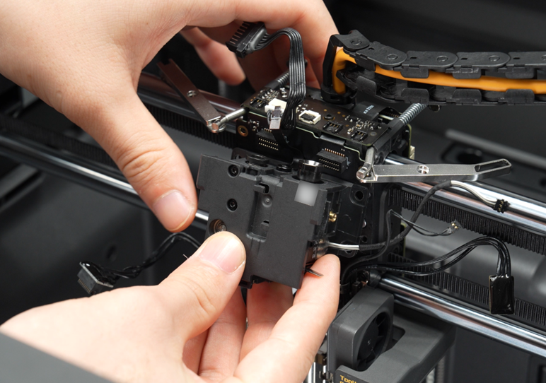046_031_install_extruder.png