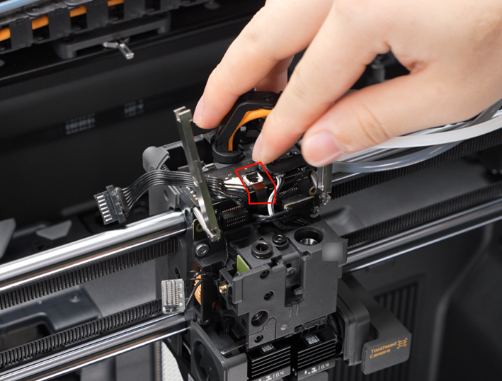 img_006_006_remove_cable.png