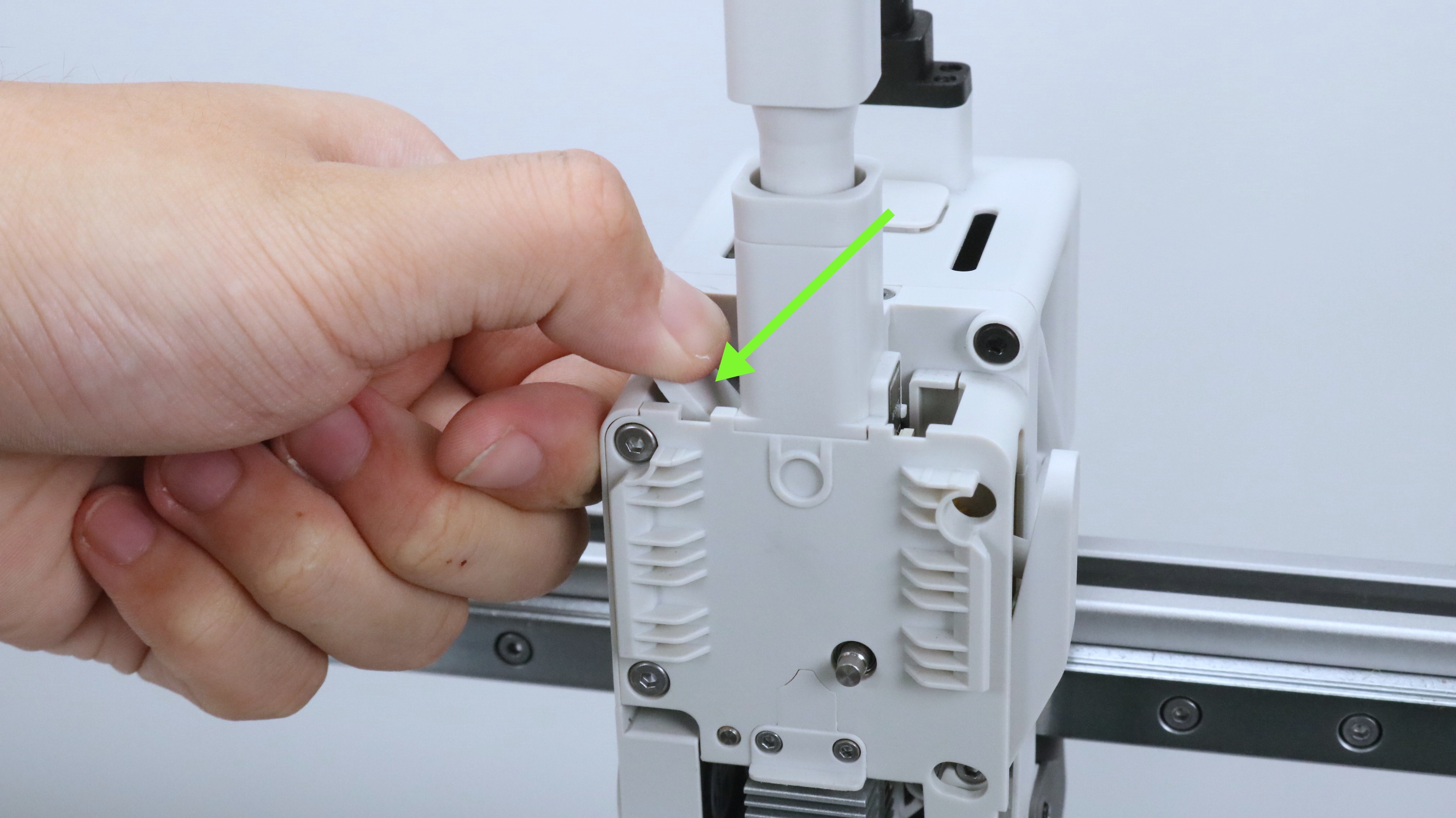 การกดคันโยก Idler ของ Extruder เพื่อคลายแรงกดของฟิลาเมนต์