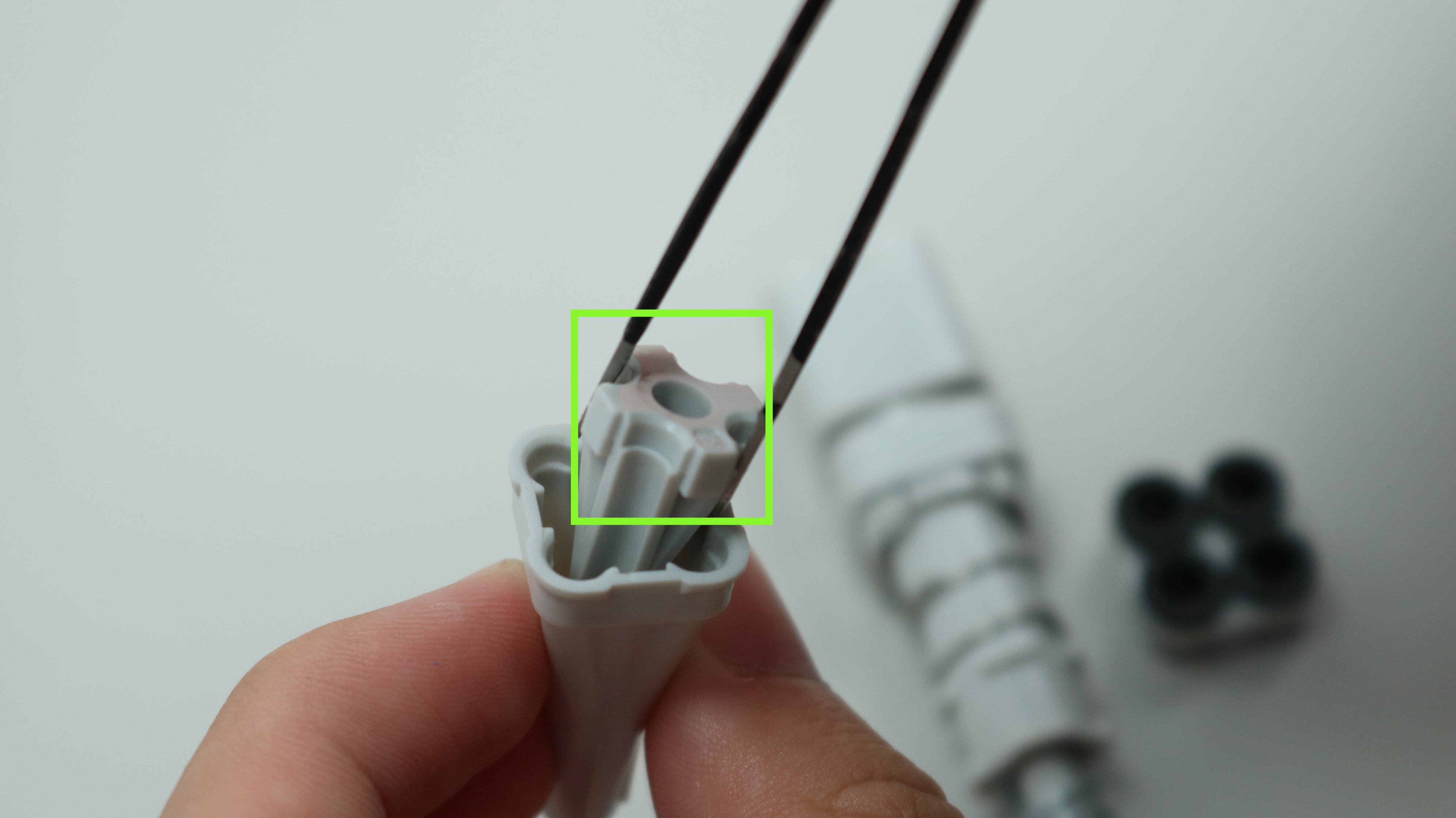 ตรวจและเอาเศษ Filament ที่หักค้างอยู่ภายใน Filament Hub ออกให้หมด