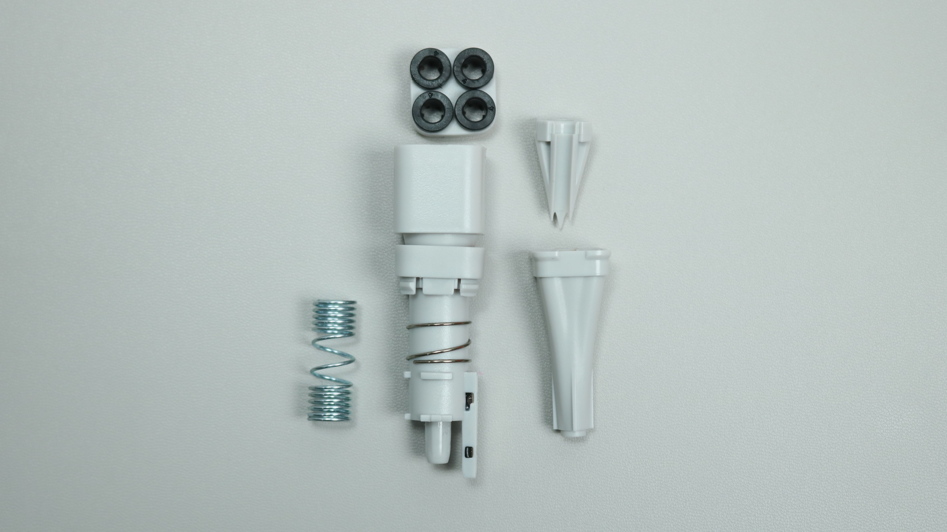 ตรวจสอบชิ้นส่วนทั้งหมดของ Filament Hub ก่อนประกอบกลับ