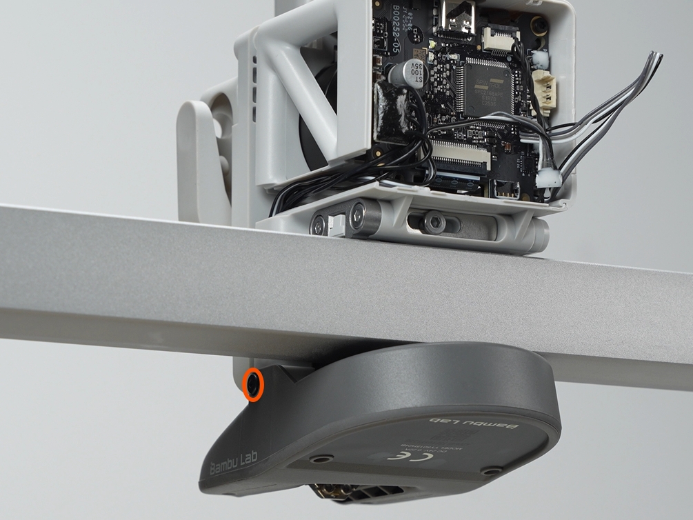 คลายสกรูด้านล่างเพื่อถอด Part Cooling Fan