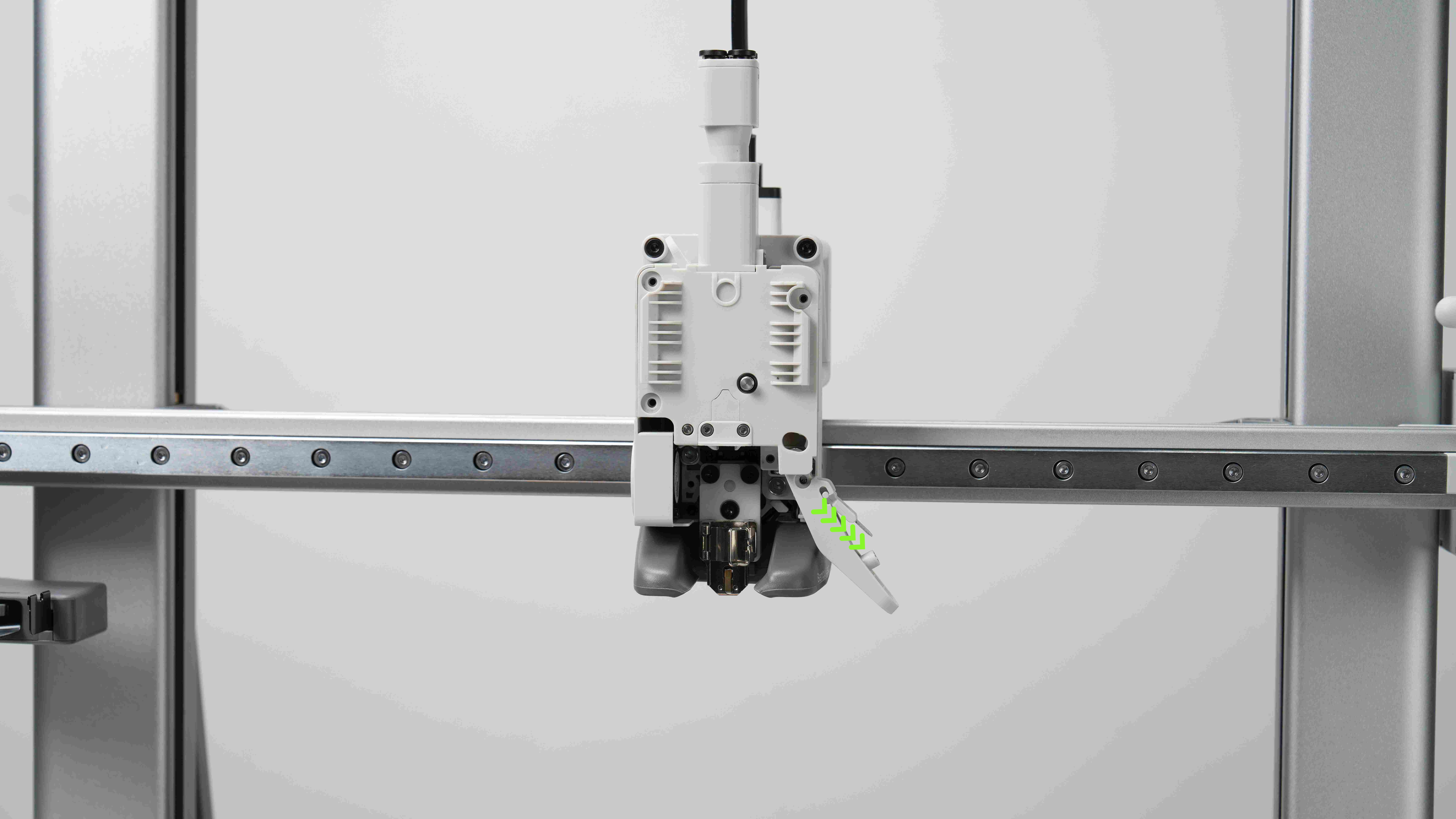 จับส่วนพลาสติกของใบมีด Filament Cutter