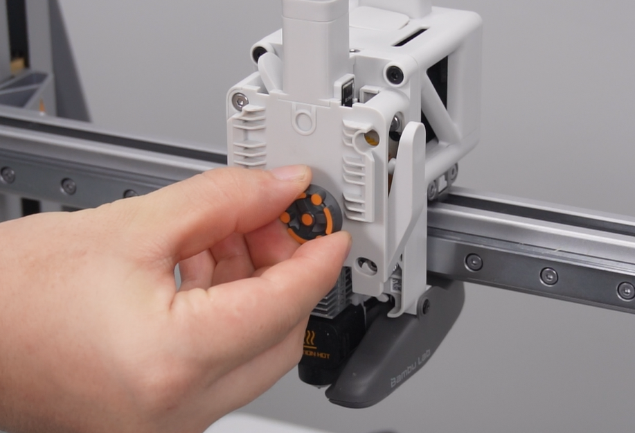 ตรวจสอบ quick-release lever ให้อยู่ในสถานะปลดล็อก