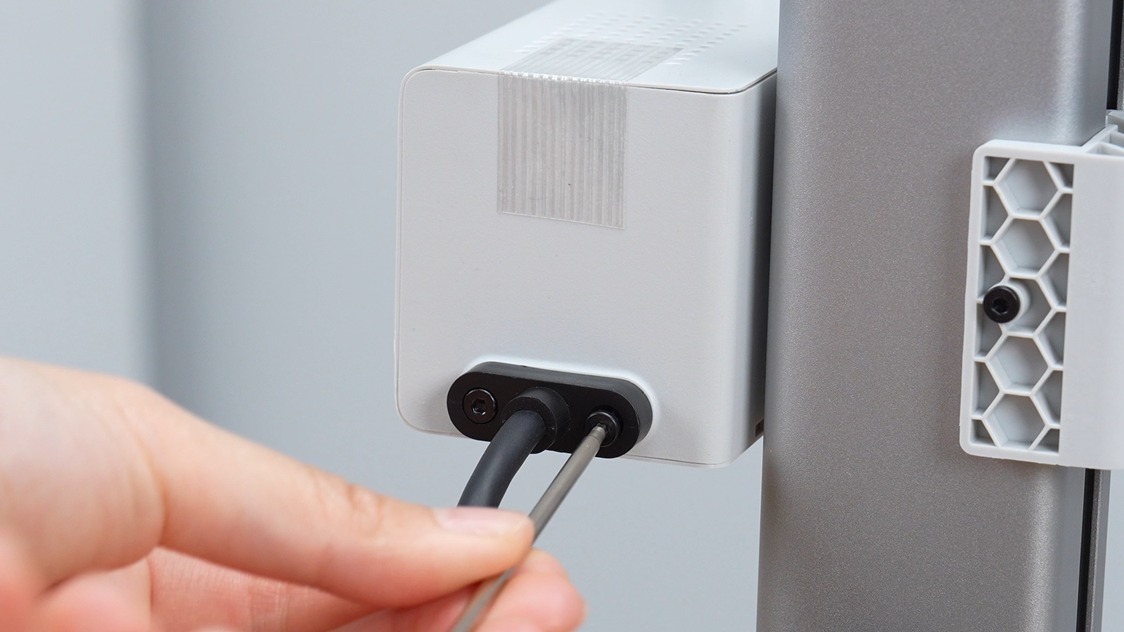 ขันน็อตยึด Integrated Cable จำนวน 2 ตัว
