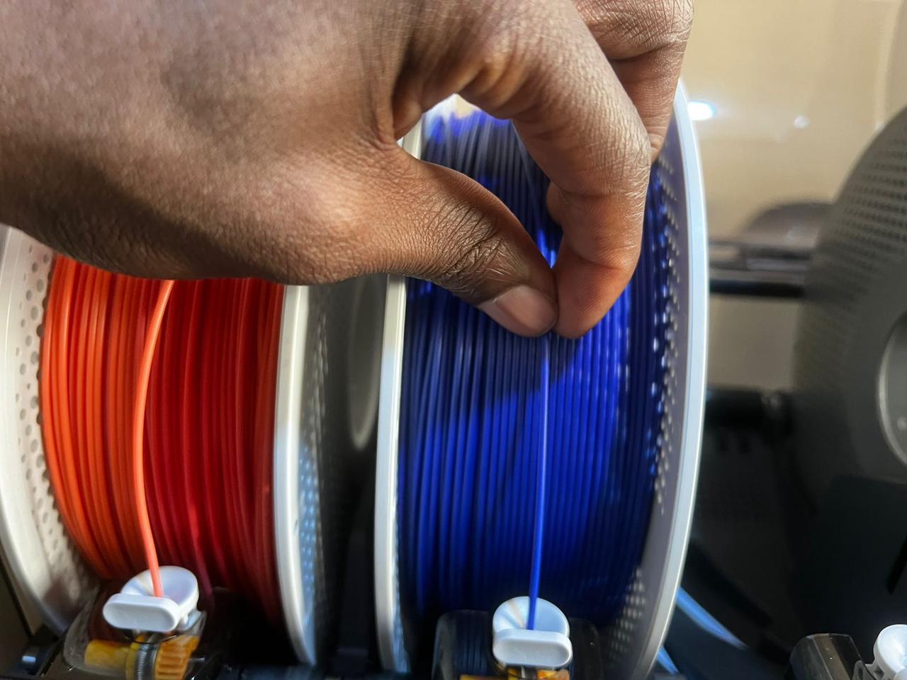 004_inserting-filament.jpg