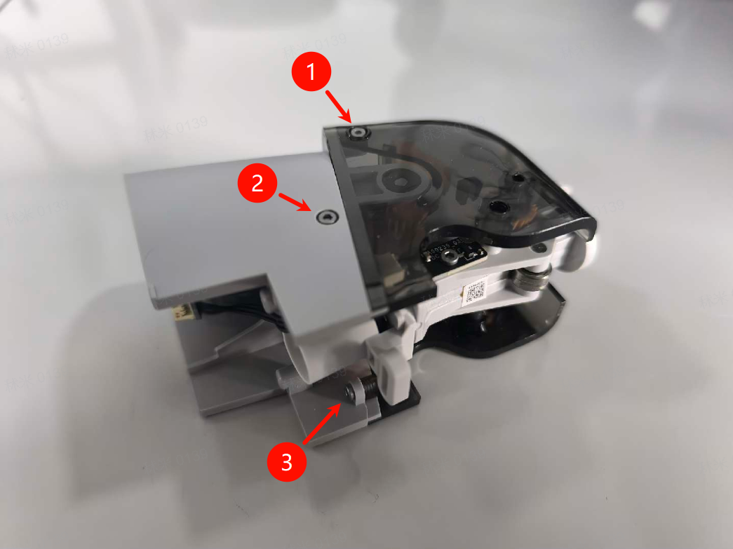 03_remove_screws_first_side.png