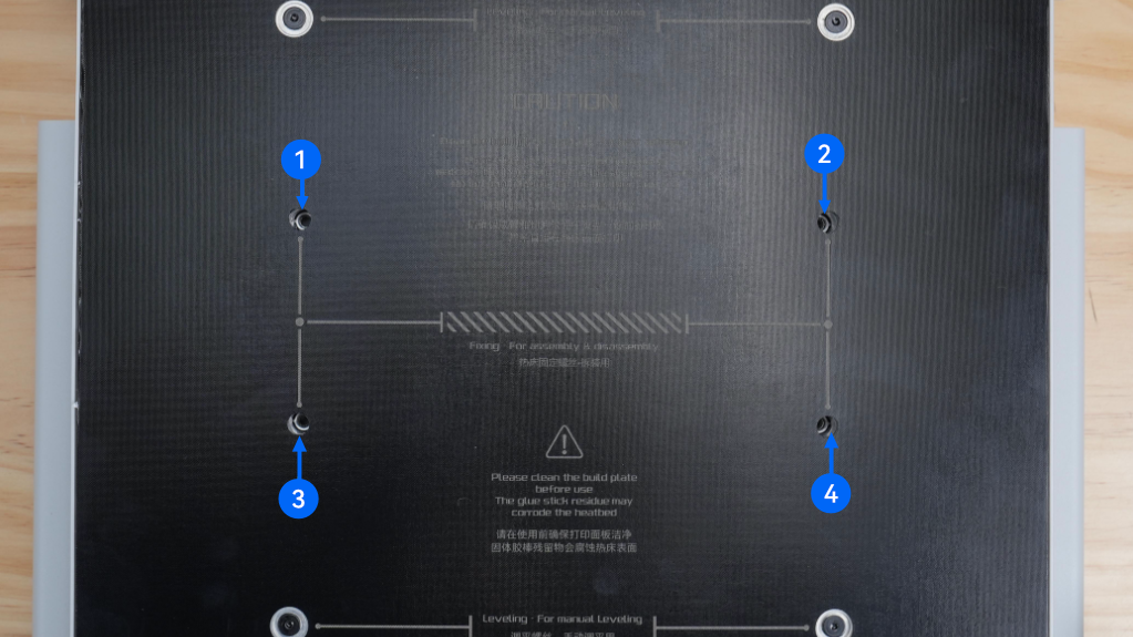 ขันน็อตยึด Heatbed ทั้ง 4 ตัวให้แน่น