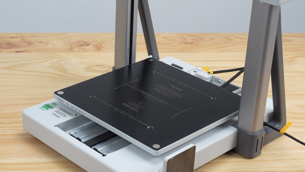 ดัน Heatbed มาไว้บริเวณกลางเครื่องเพื่อใส่ Y-Axis Top Cover กลับเข้าที่