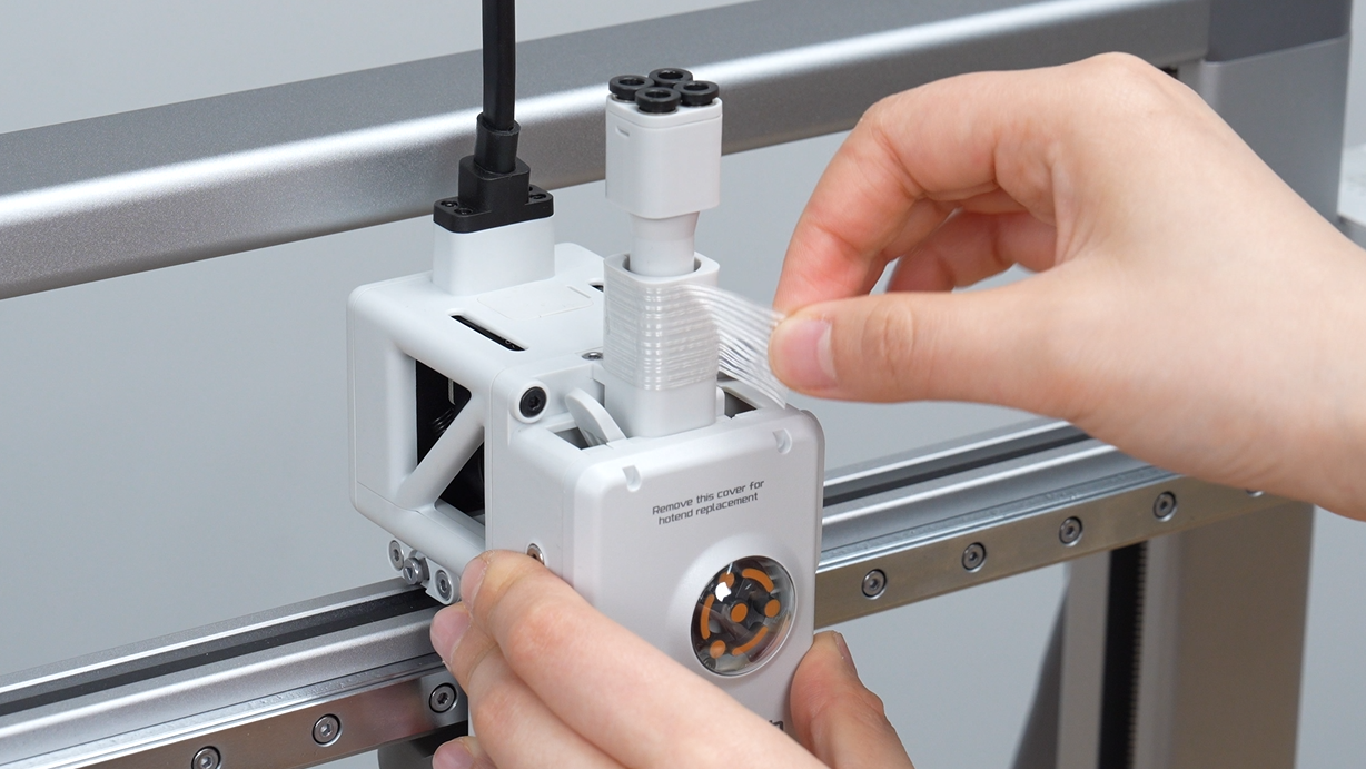 แกะเทปที่ยึดบริเวณ Toolhead ออก